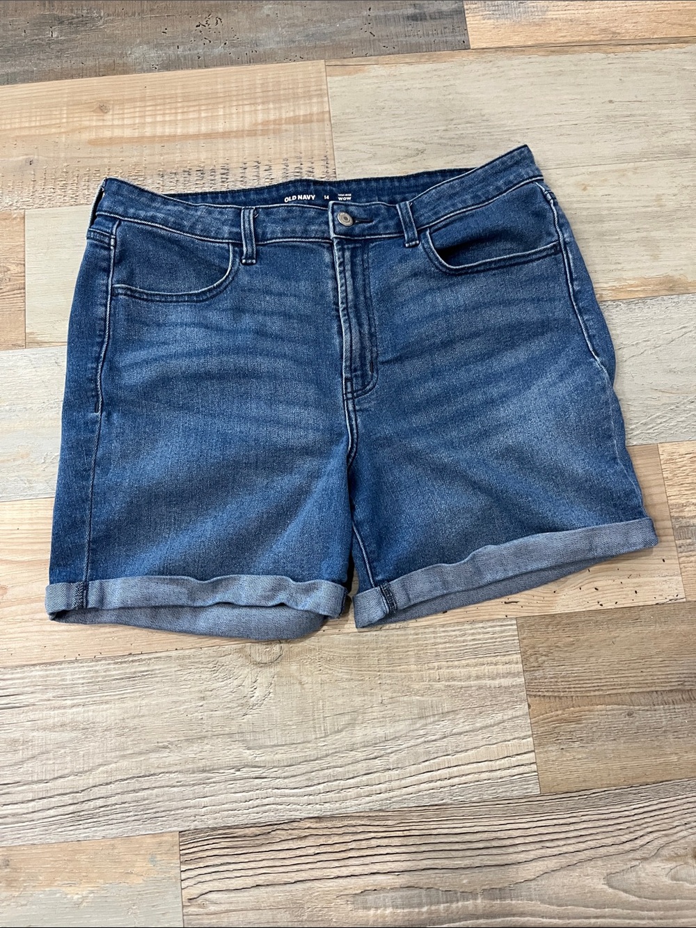 Old Navy Women's HIGH RISE Blue Rolled-Hem Denim Shorts Sz 14 Casual Summer Chic